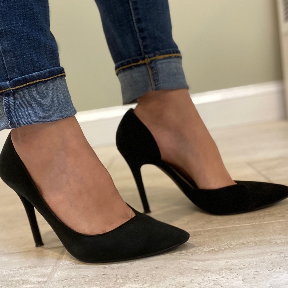 Guess Pumps